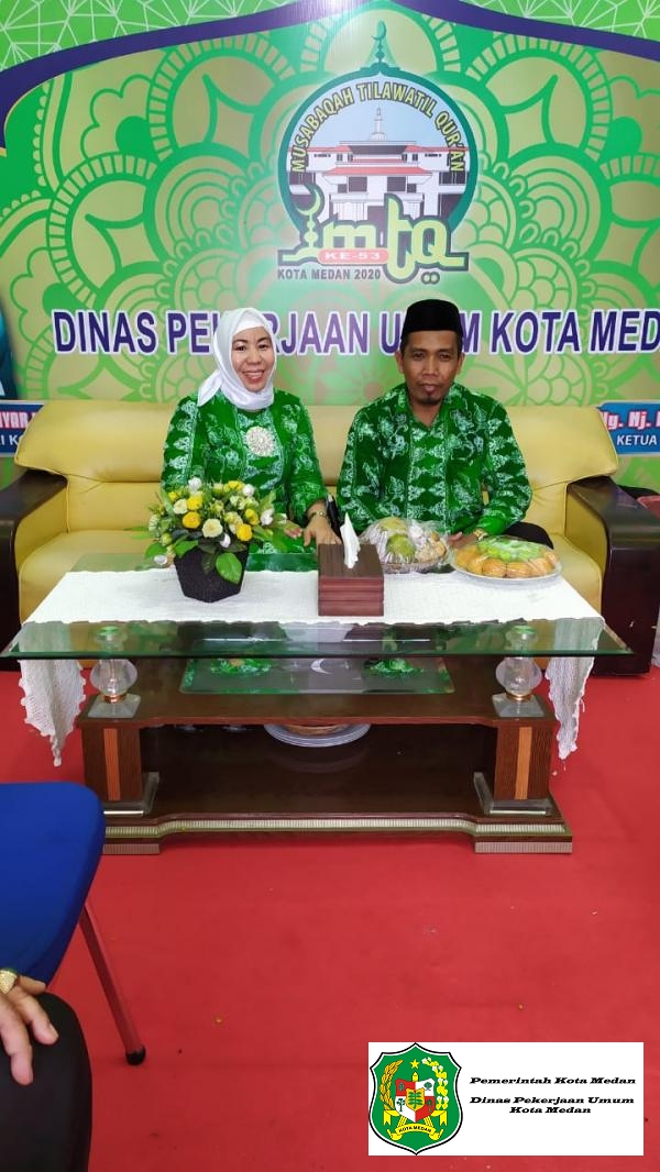 Plt. Kepala Dinas Pekerjaan Umum Kota Medan Bersama Istri Menghadiri Pembukaan Stand MTQ Dinas Pekerjaan Umum Kota Medan